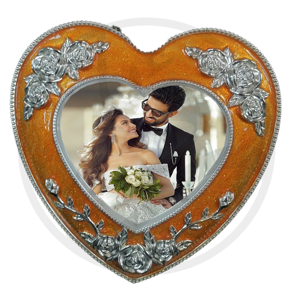 Decorative love heart photo frame / اطار صور قلب حب مزخرف